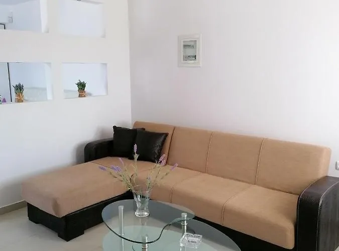 Nikitihouse 1 *