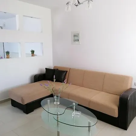 Nikitihouse 1 *